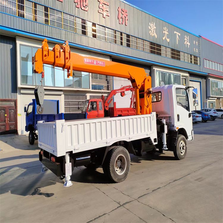 平顺县三轮随车吊定制 农用改装机自备吊中瑞长期出售